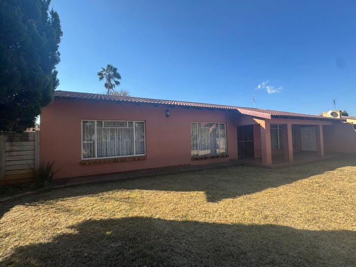 For Sale: House in Stilfontein Ext 4 with spacious living, garden, and entertainment area.