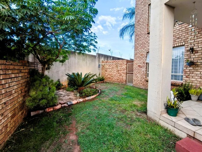 Celtisdal Townhouse For Sale: 2-bed, private garden, pet-friendly, secure complex.