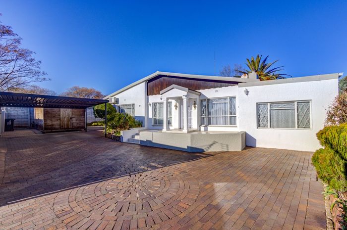 For Sale: House in Hurlyvale with pool, sauna, cottage, and entertainment area.