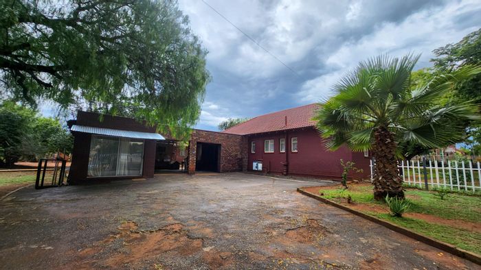 For Sale: House in Orkney Central with 3 beds, separate flat, and yard.