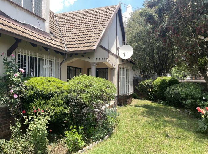 3-Bedroom House in Bruma For Sale with Loft, Braai Area, and Security Features.