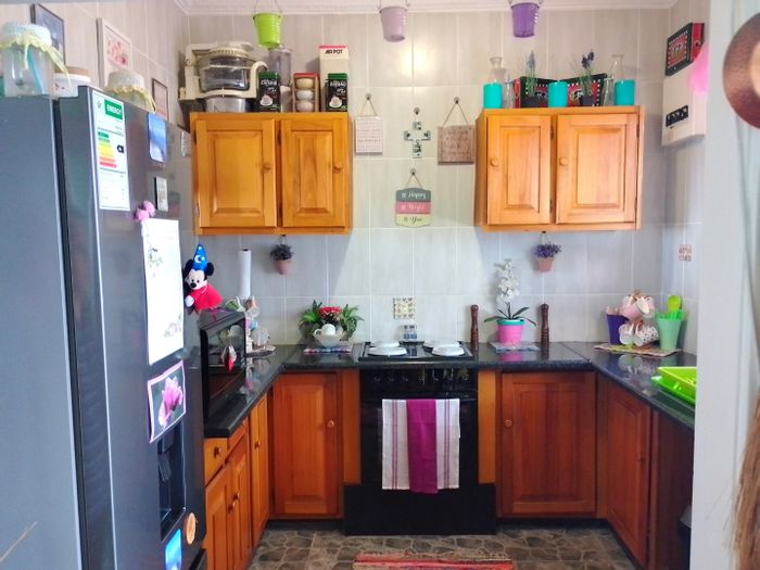 2-Bedroom Apartment in Springs Central For Sale, with secure yard and parking.