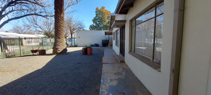 Brandwag House For Sale: NFSAS accredited student accommodation with ample amenities and security.