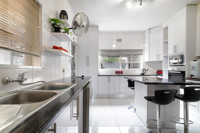 Gerdview House For Sale: 3 Bedrooms, Pool, Braai Area, Ample Parking.