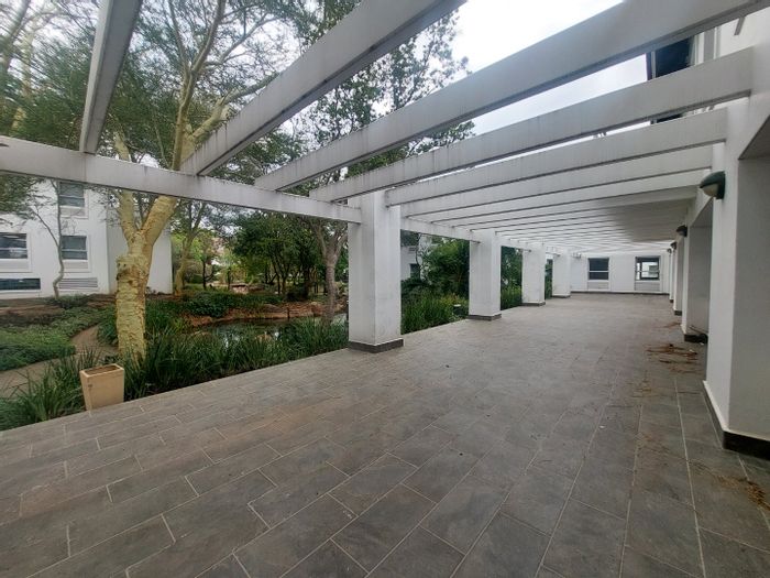 Ground floor commercial office to rent in Woodmead with premium amenities.