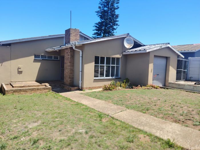For Sale: 3-Bedroom House in Algoa Park with Garage and Enclosed Yard.