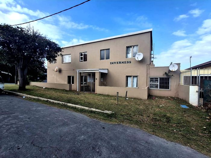 Spacious Quigney apartment for sale, close to CBD, shops, and schools.