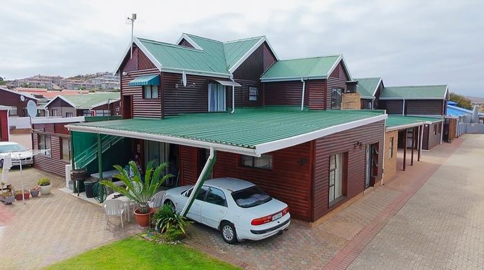 3-Bedroom House For Sale in Fonteine Park with Pool, Tennis Court, and Parking.