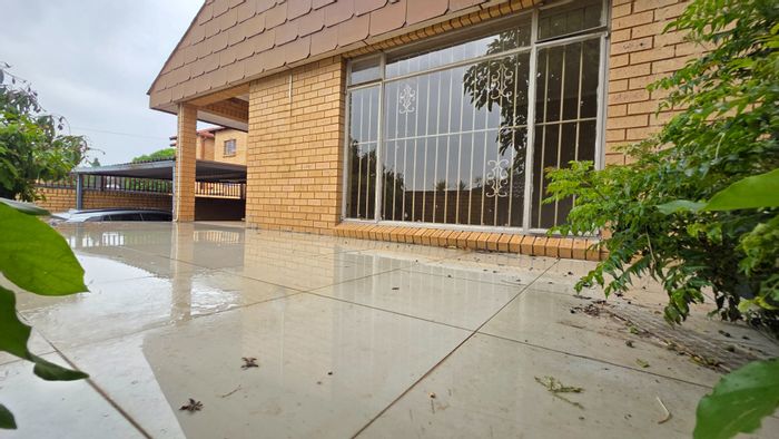 Erasmia Apartment To Rent: 2 Bedrooms, private patio, prepaid utilities, stable rent.