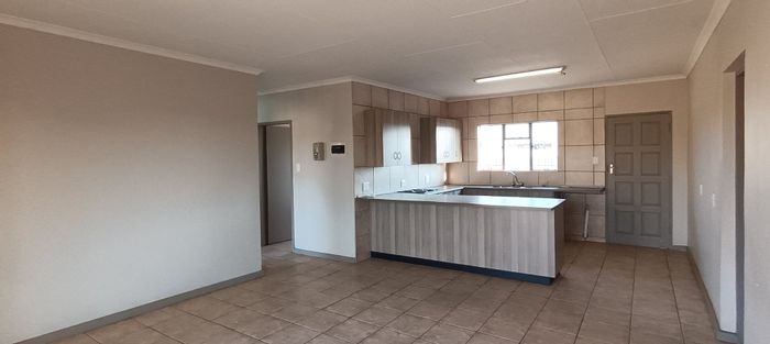 Riversdale House For Sale: 3 Bedrooms, spacious yard, secure double garage, convenient location.