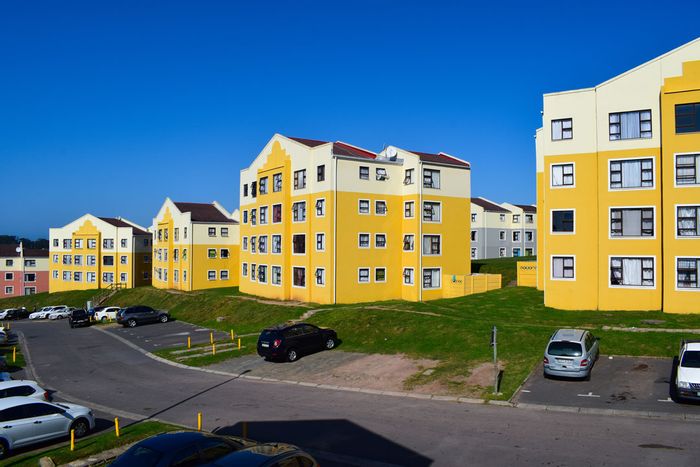 Amalinda Apartment For Sale: 2 Bedrooms, secure parking, 24-hour security, family-friendly.