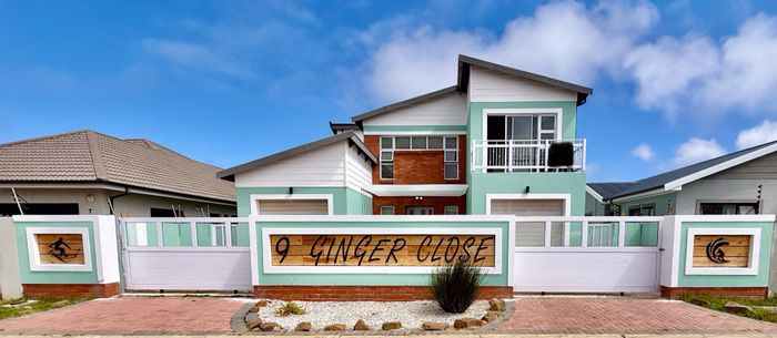 For Sale: House in Fountains Estate with 3 beds, pool, and double garage.