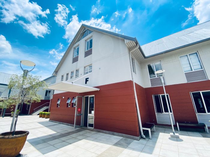 Commercial Office to Rent in Faerie Glen with 24/7 Security and Ample Parking.