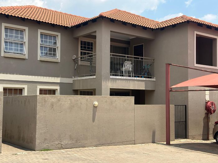 Rynfield AH Apartment For Sale: 2 beds, balcony, open-plan living, secure complex.