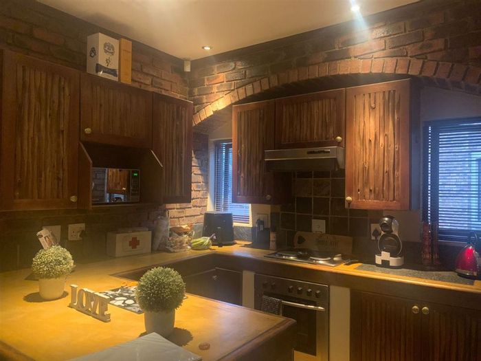 Glen Marais Townhouse For Sale: 2 Bedrooms, 1 Bathroom, 2 Garages, Convenient Living.