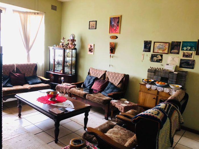 For Sale: Apartment in Ashley with 2 bedrooms, garage, and convenient amenities.