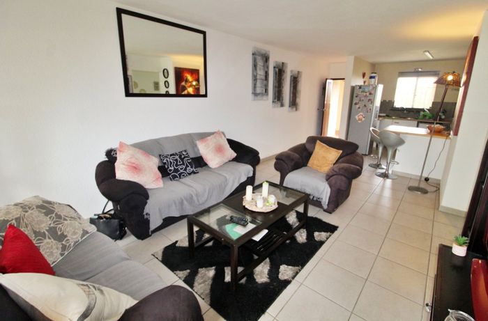 For Sale: Apartment in Primrose Hill with private garden, pool access, and security.