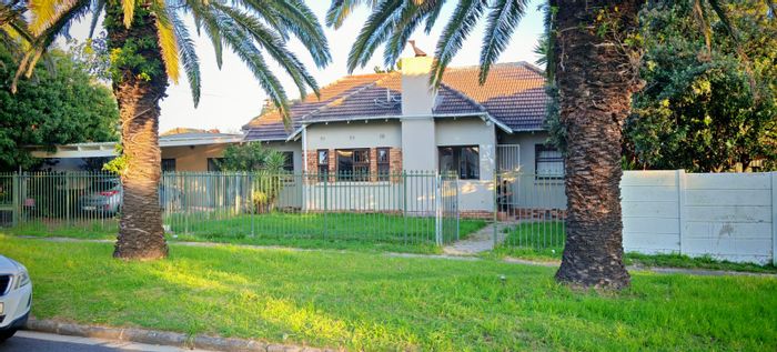 Thornton House For Sale: 5 bedrooms, income-generating flatlet, secure parking.