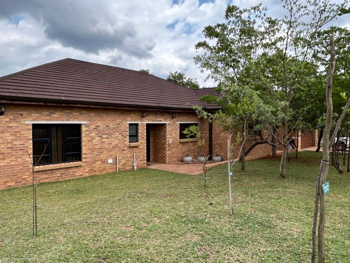 Kranspoort House For Sale: 4 beds, pool, golf access, wildlife views.