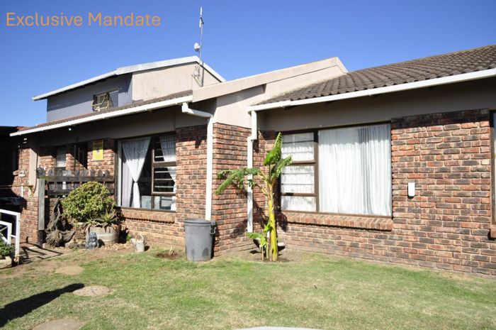 Wavecrest House For Sale: Versatile 6-Bedroom Home with Flat, Ideal for Families.