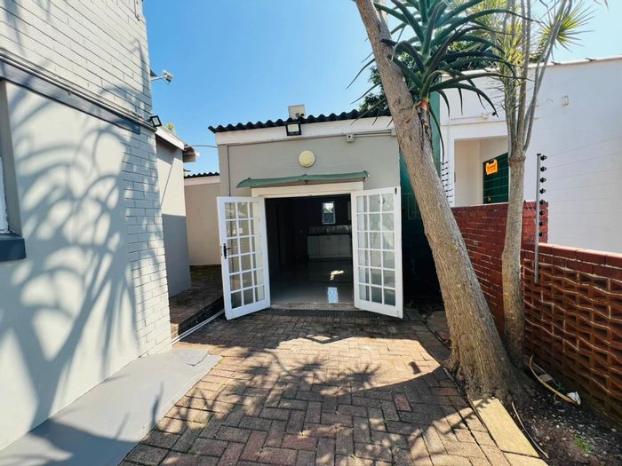 House in Bulwer To Rent: Garden, parking, close to shops and transport.