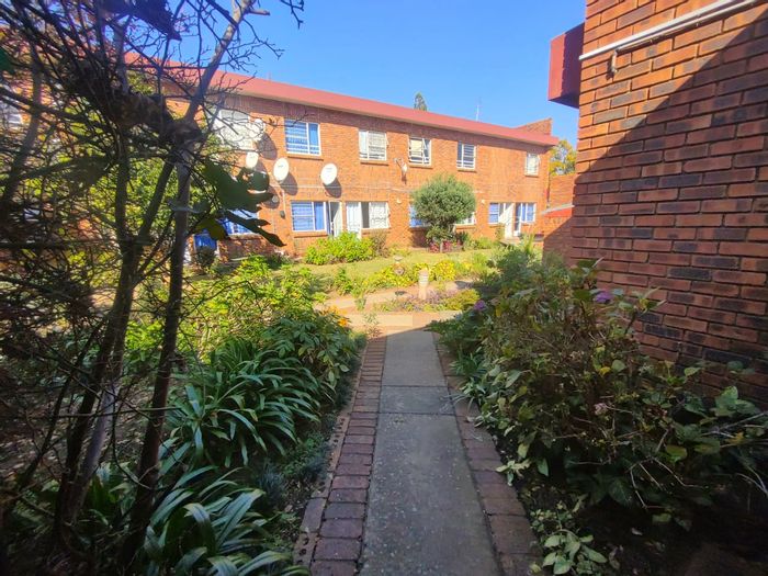 For Sale: Townhouse in Villieria with secure living, rental income, and communal amenities.