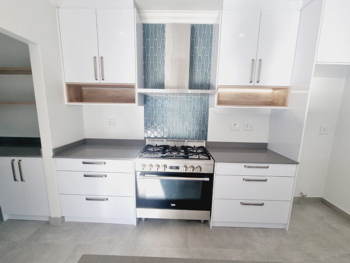 For Sale: House in Sandown with 4 bedrooms, garden, and open-plan living.