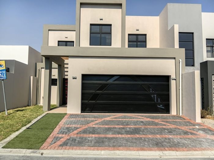 For Sale: House in Sandown with 3 bedrooms, open-plan living, and spacious garden.