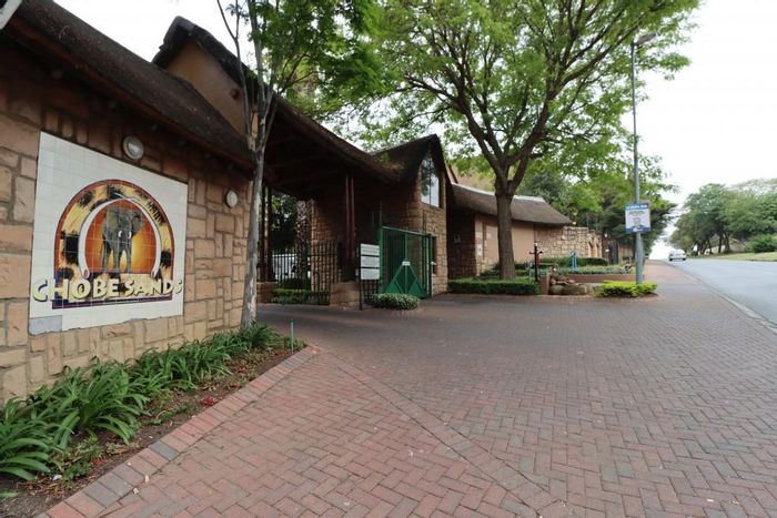 Douglasdale Apartment To Rent: 1 Bed, Pet-Friendly, Pools, Tennis Court, Event Space.