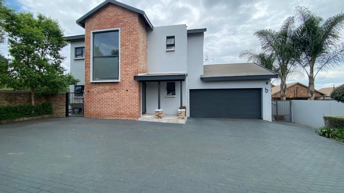 To Rent: House in Roodeplaat with pool, garden, and 24-hour security.