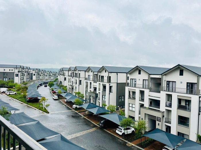 To Rent: 2-bed apartment in Waterfall Country Estate with lagoon views and amenities.