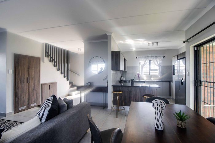 For Sale: House in Protea Glen with 24/7 security, parks, and various bedrooms.