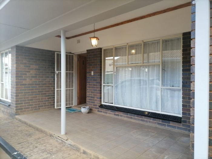 2 Bedroom Apartment For Sale in Wilkoppies, near hospitals and shopping centers.