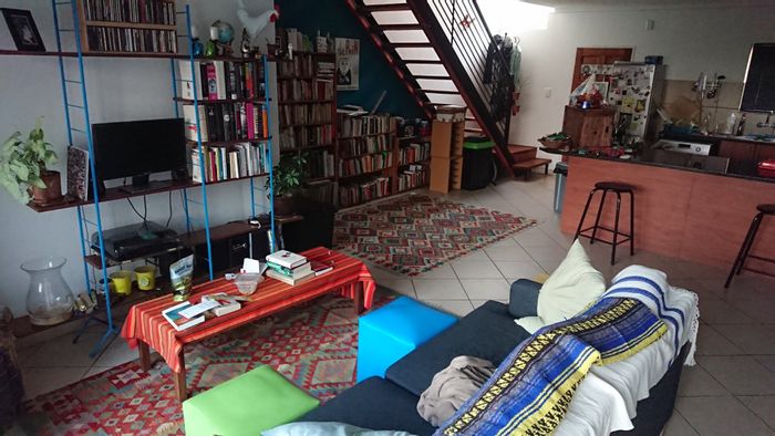 Westdene Apartment For Sale: Scenic views, open-plan living, secure parking, close to amenities.