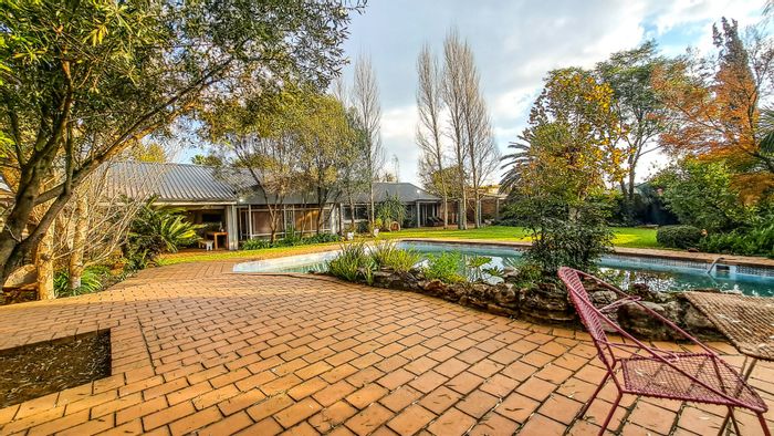 Vanderbijlpark Sw 1 House For Sale: Pool, garden, garage, close to amenities.