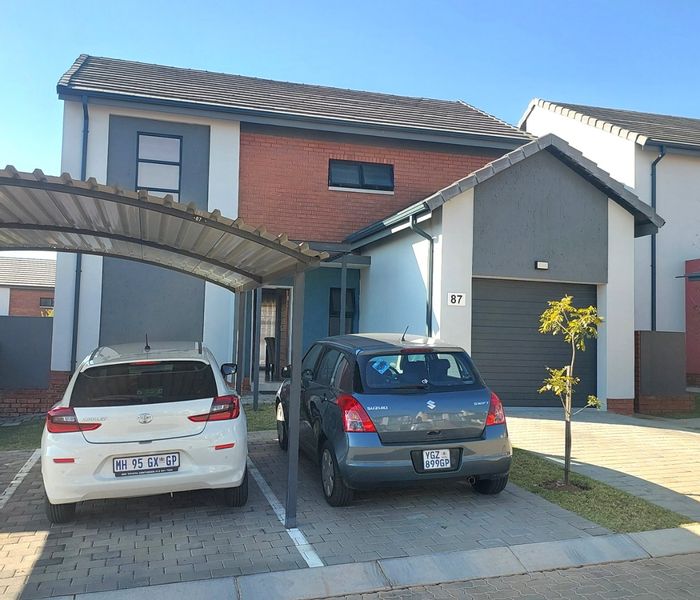 For Sale: Townhouse in Amberfield with private garden, security, and community amenities.