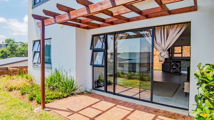 2-Bedroom Apartment To Rent in Hilton Central with prepaid electricity and scenic views.