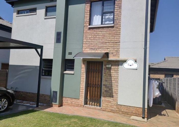 For Sale: House in Lotus Gardens with 4 bedrooms, 3 bathrooms, and 24/7 security.