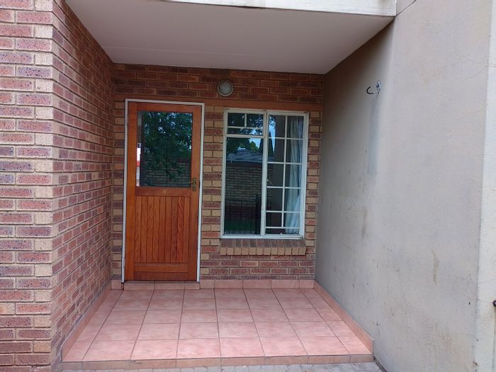 For Sale: 2-bedroom apartment in Comet with secure yard and allocated parking.