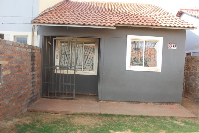 For Sale: Lufhereng Apartment with 2 Bedrooms, Dining Room, Kitchen, and Extra Rooms.