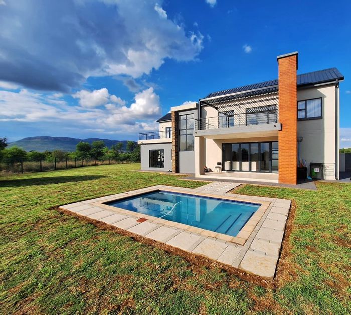 La Camargue Private Country Estate House For Sale: 4 beds, pool, greenbelt views.