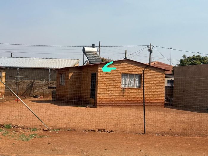 Ga-Rankuwa House For Sale: Open plan, near amenities, 200 m² land size.