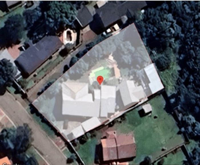 House for Sale in Naturena: 9 bedrooms, pool, cottage, spacious garden, ample parking.