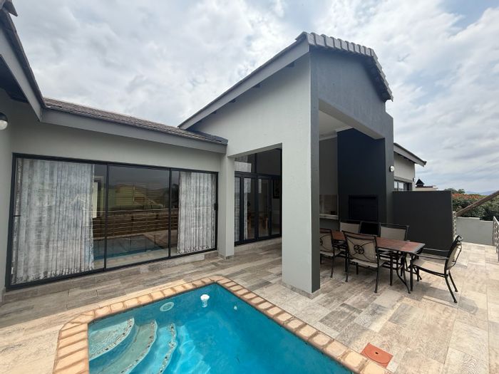 Kosmos Ridge House For Sale: 3 en-suite bedrooms, pool, patio, and double garage.