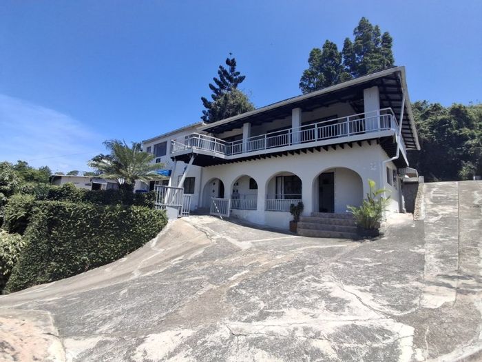 Margate Central House For Sale: 3 bedrooms, income potential, ocean views, ample space.