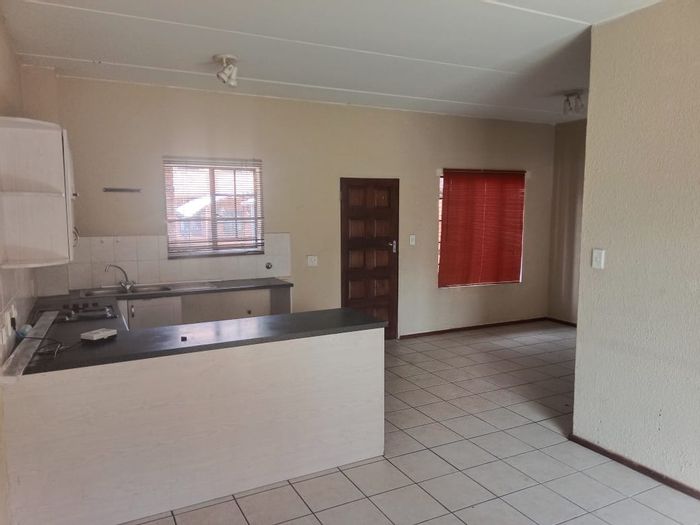 2 Bed Apartment To Rent in Carlswald: Garden access, 24-hour security, close to amenities.