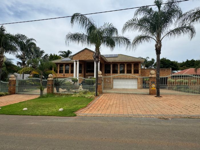 For Sale: House in Schoemansville with pool, flatlet, and solar power.