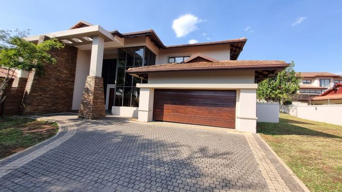 Izinga Townhouse To Rent: 4 beds, pet-friendly garden, double garage, security estate.