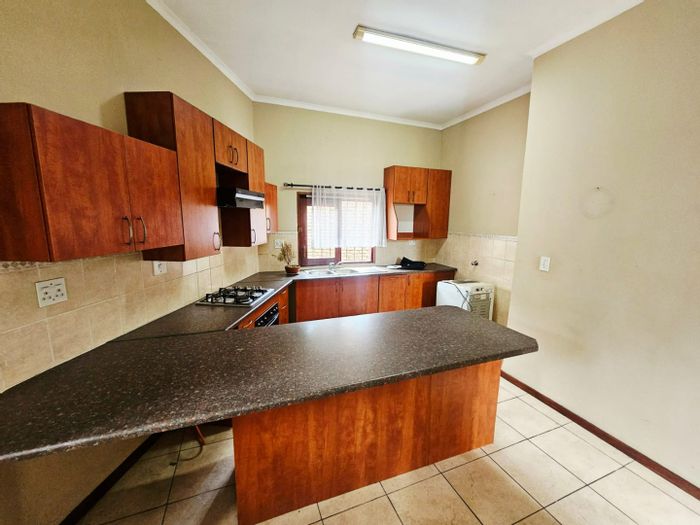 House To Rent in Zwartkop: 1 Bed, Prepaid Electricity, Close to Centurion Mall.