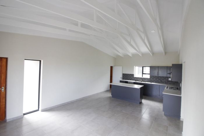 House For Sale in Fountains Estate: 3 beds, braai area, double garage, garden.